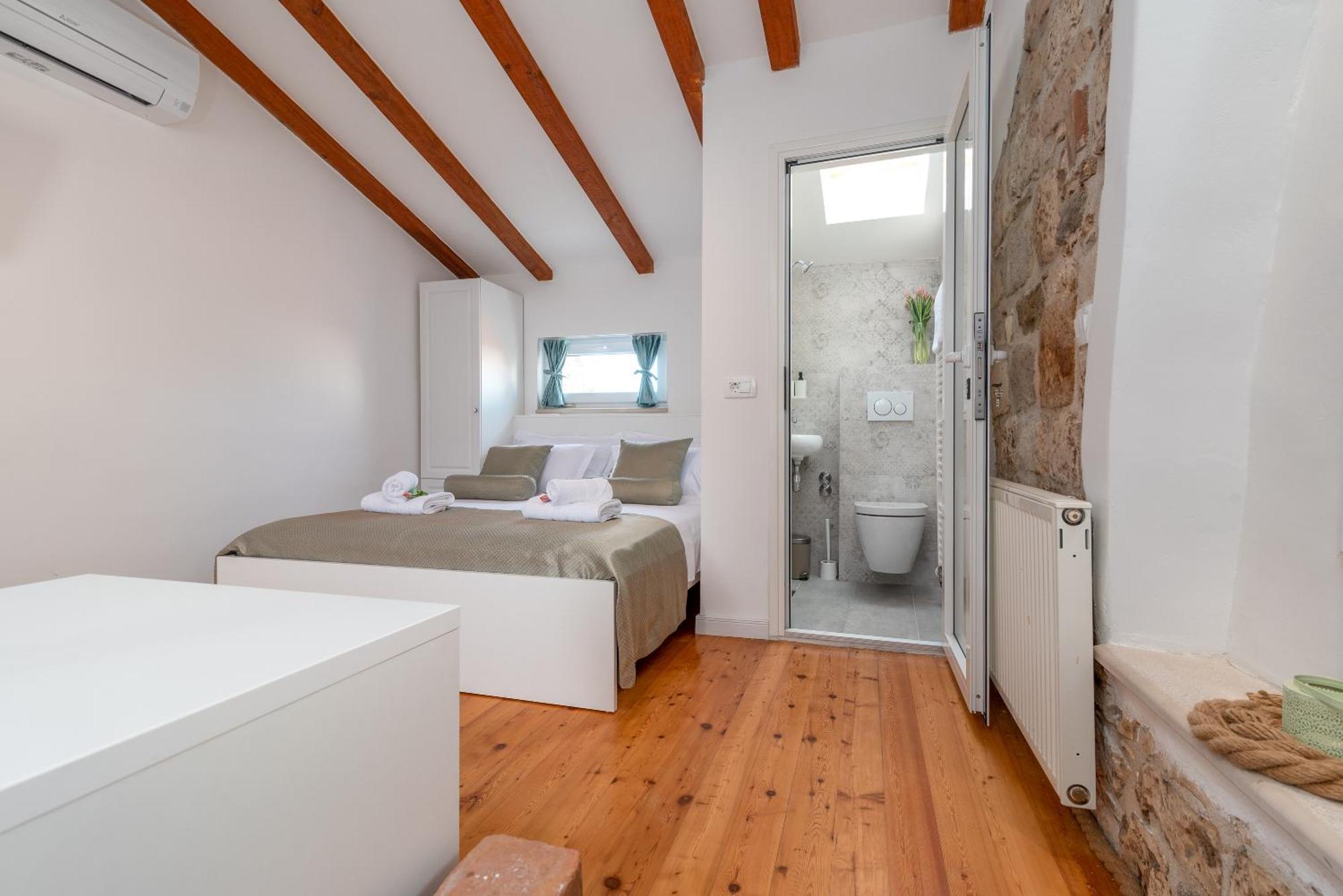 Manero Trogir Exterior foto